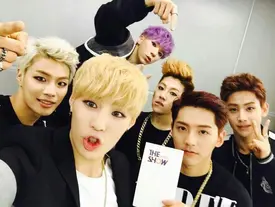 150428 THE SHOW Twitter Update - HOTSHOT