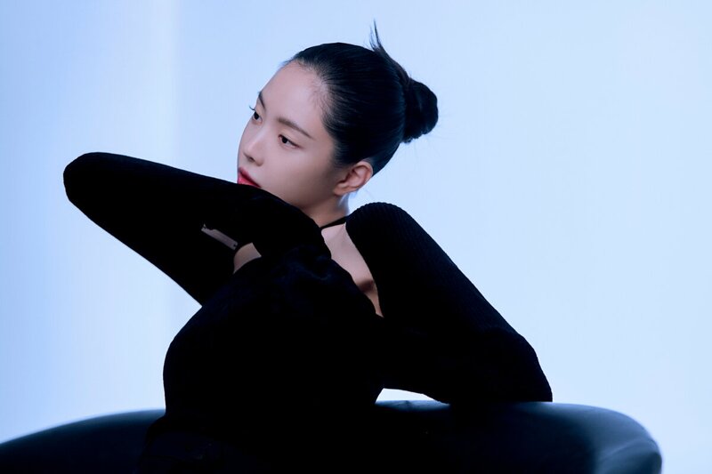 211029 YG Stage Naver Post - Naeun's Marie Claire Photoshoot Behind documents 3
