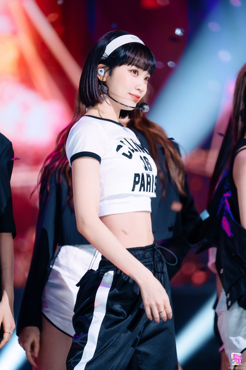 220529 LE SSERAFIM Chaewon - 'FEARLESS' at Inkigayo documents 6