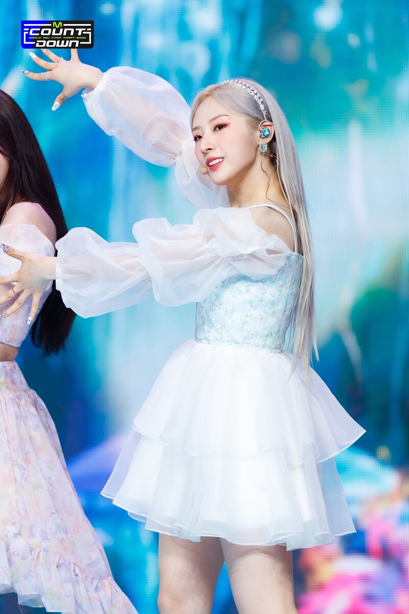220623 LOONA - 'Flip That' at M Countdown documents 18