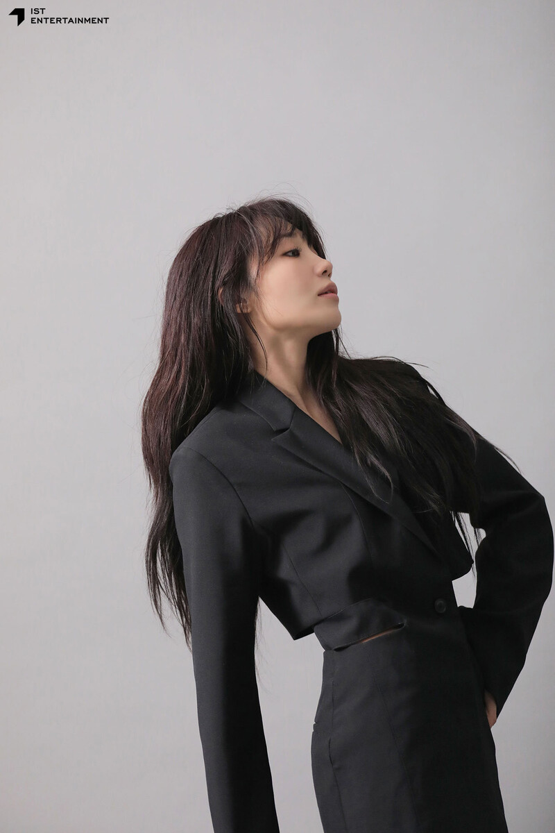 220608 IST Naver post - EUNJI for June issue of 'Harper's BAZAAR' shoot Behind documents 4