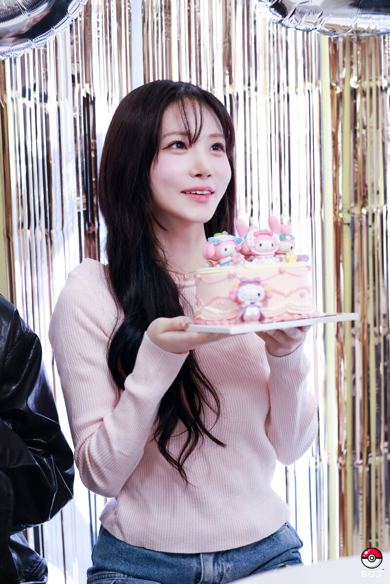 241013 tripleS NaKyoung at her Birthday Event documents 3