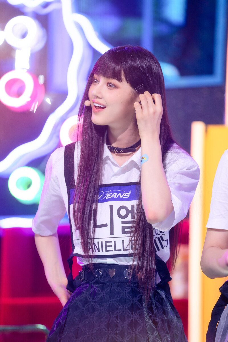 220807 NewJeans Danielle 'Cookie' at Inkigayo documents 8