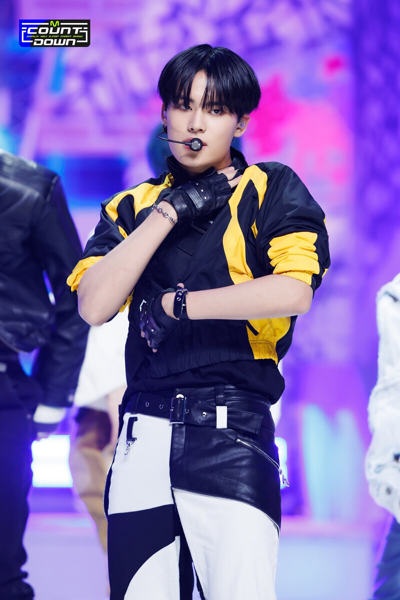 221229 TO1 - 'Troublemaker' at M Countdown (Yeojeong) documents 6