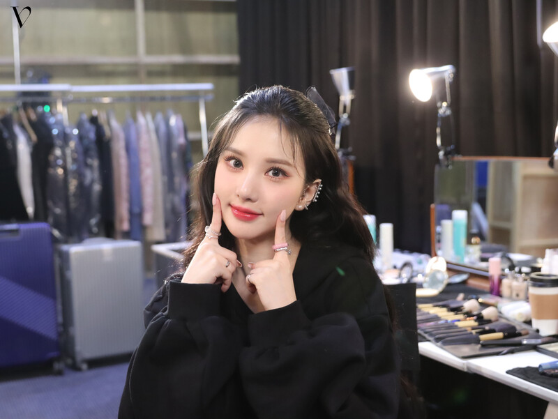 230208 BPM Naver Post - VIVIZ 'VarioUS' Jacket Shoot documents 3