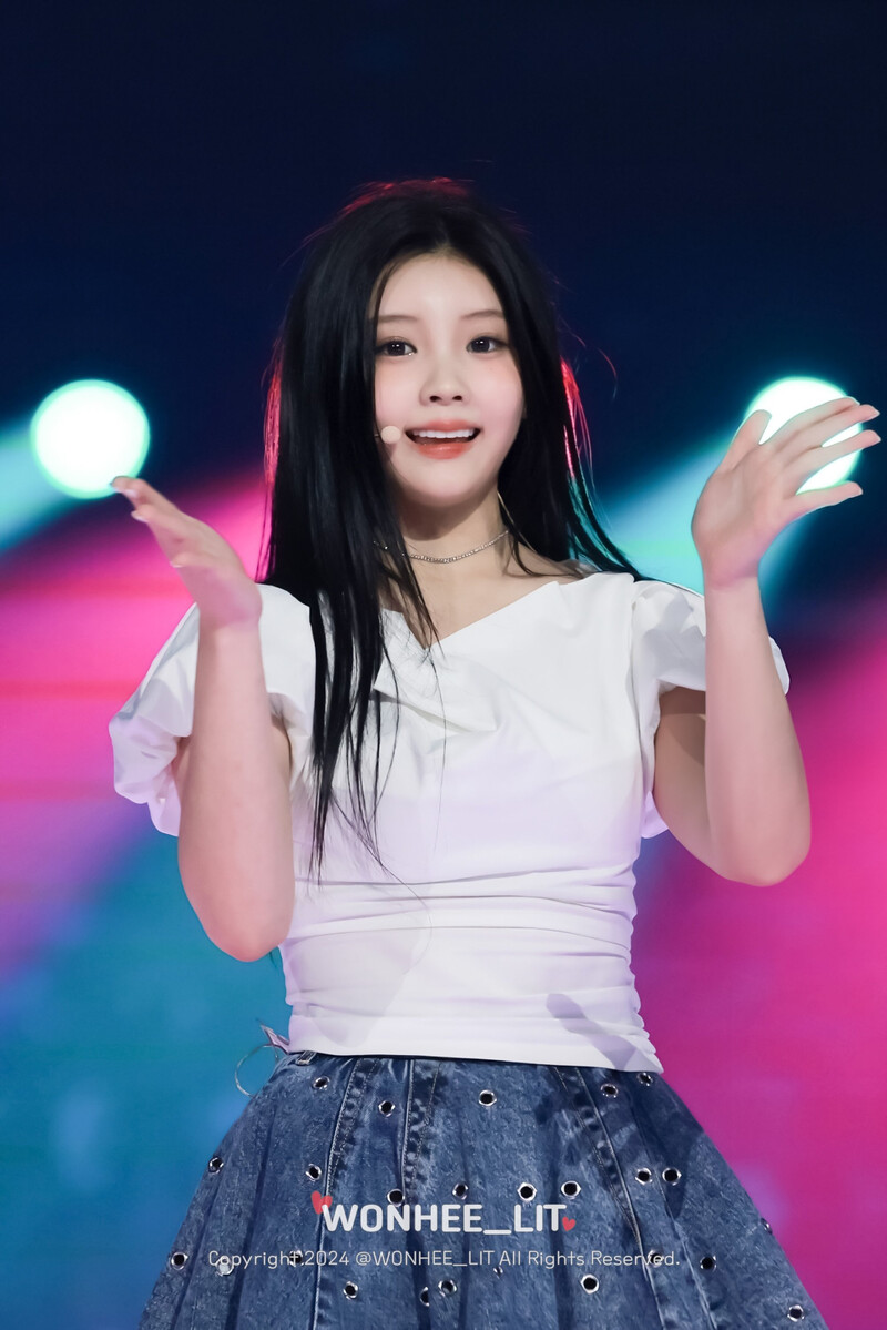 240602 ILLIT Wonhee at K-Wave Concert Inkigayo documents 8