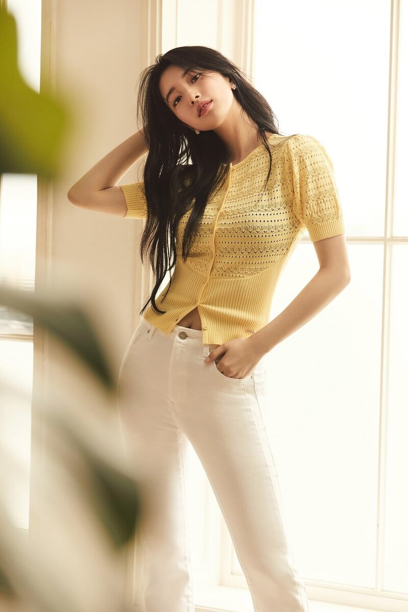 Bae Suzy for GUESS 2022 Summer Collection "Sweet Summer Days" documents 2