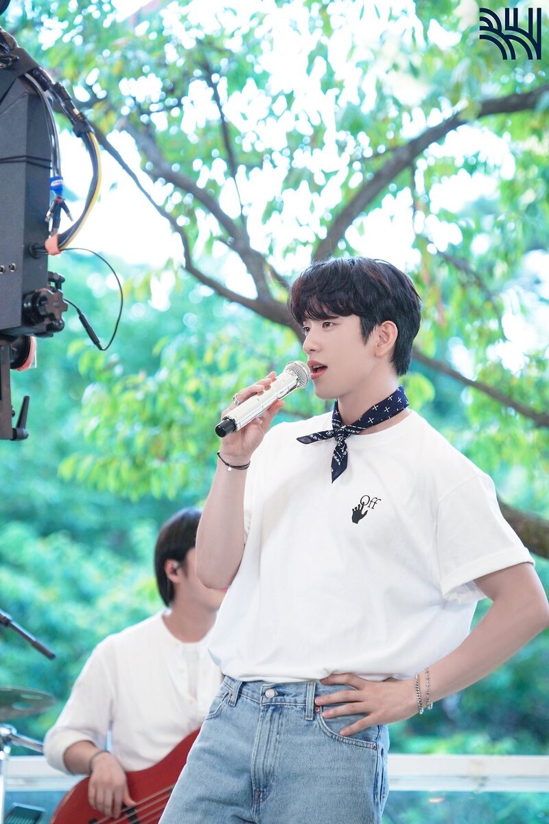 210608 BH ENT. NAVER POST- JINYOUNG 'DIVE' Behind-the-Scenes documents 4
