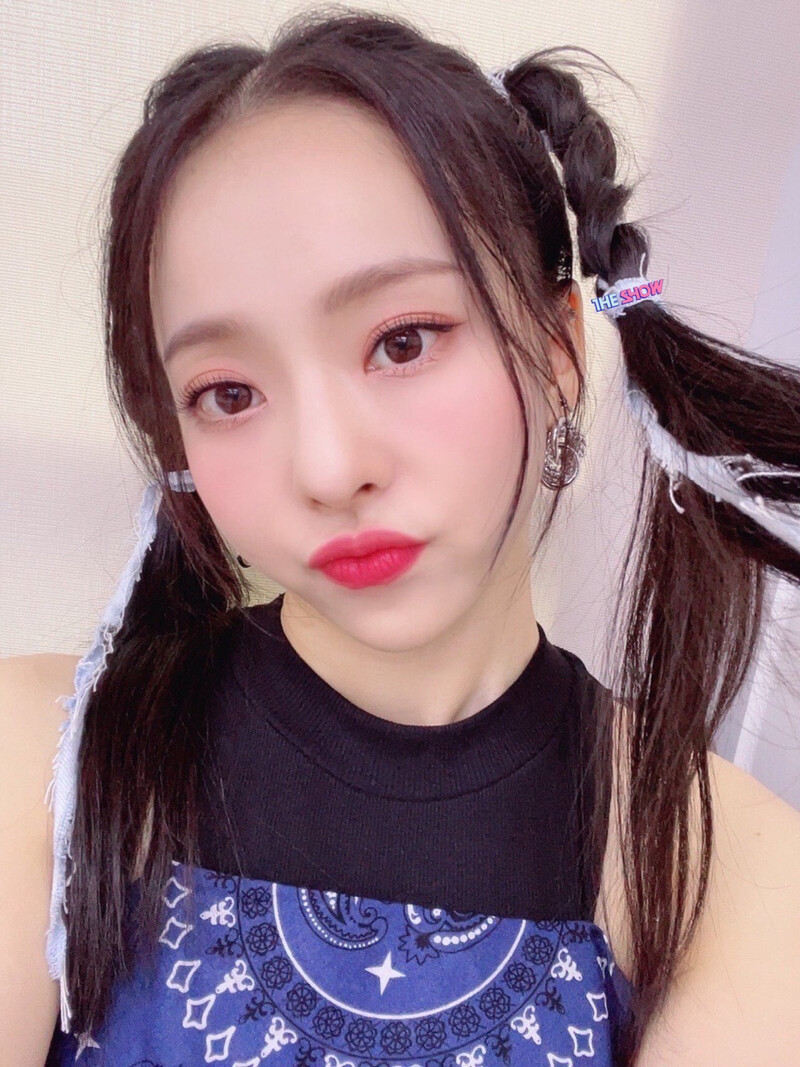 210706 The Show Twitter Update - LOONA documents 8