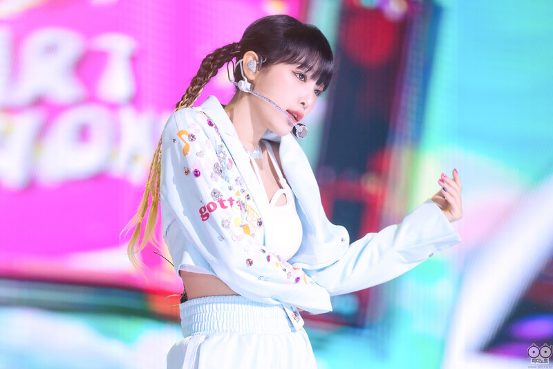 220814 Yena - 'SMARTPHONE' at Inkigayo documents 10