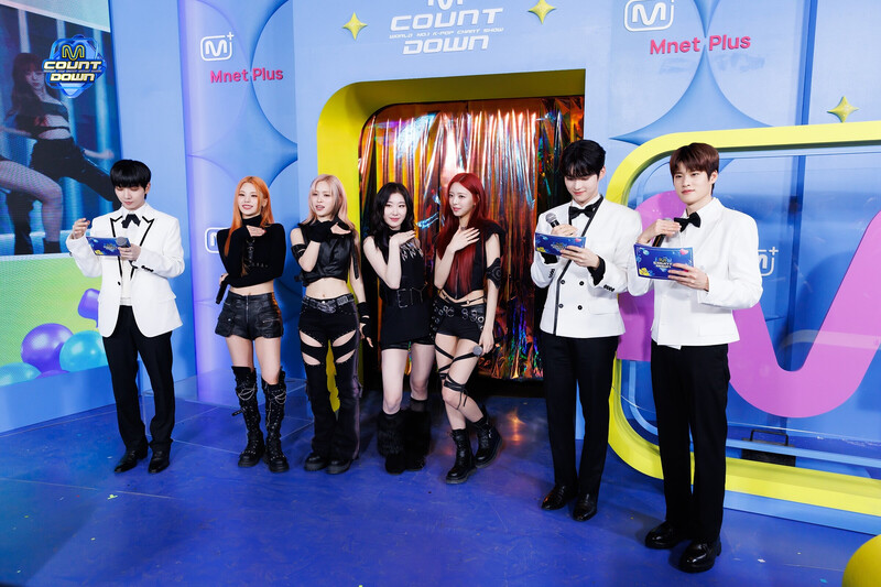 240111 ITZY - 'BORN TO BE' and 'UNTOUCHABLE' at M Countdown documents 15