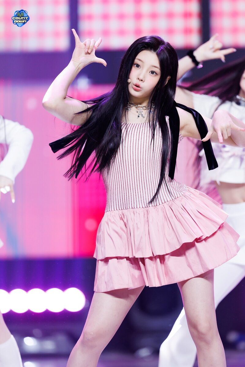 240404 ILLIT Wonhee - 'Magnetic' at M COUNTDOWN documents 2
