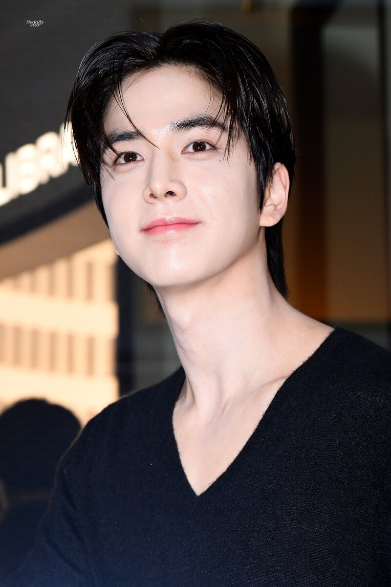 240703 The Boyz Younghoon - CHANEL Coco Crush Pop-up Ppening Party in Seoul documents 9