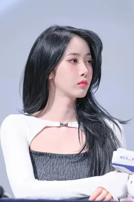 230205 VIVIZ Sinb