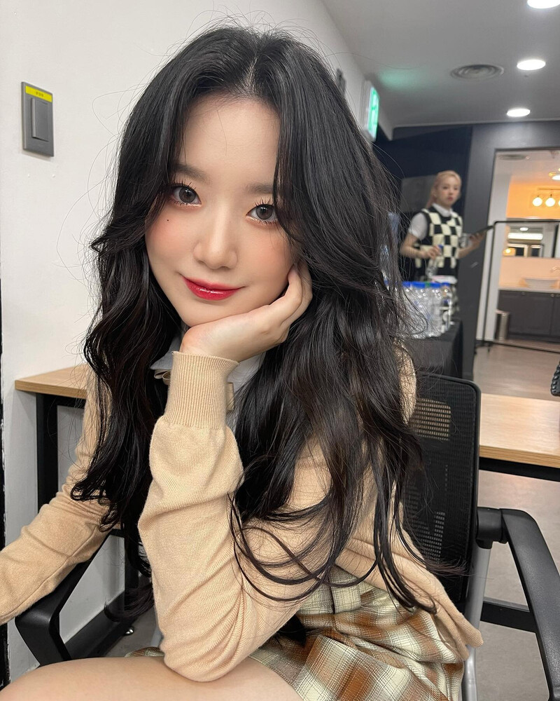 220521 (G)I-DLE Shuhua Instagram Update documents 3