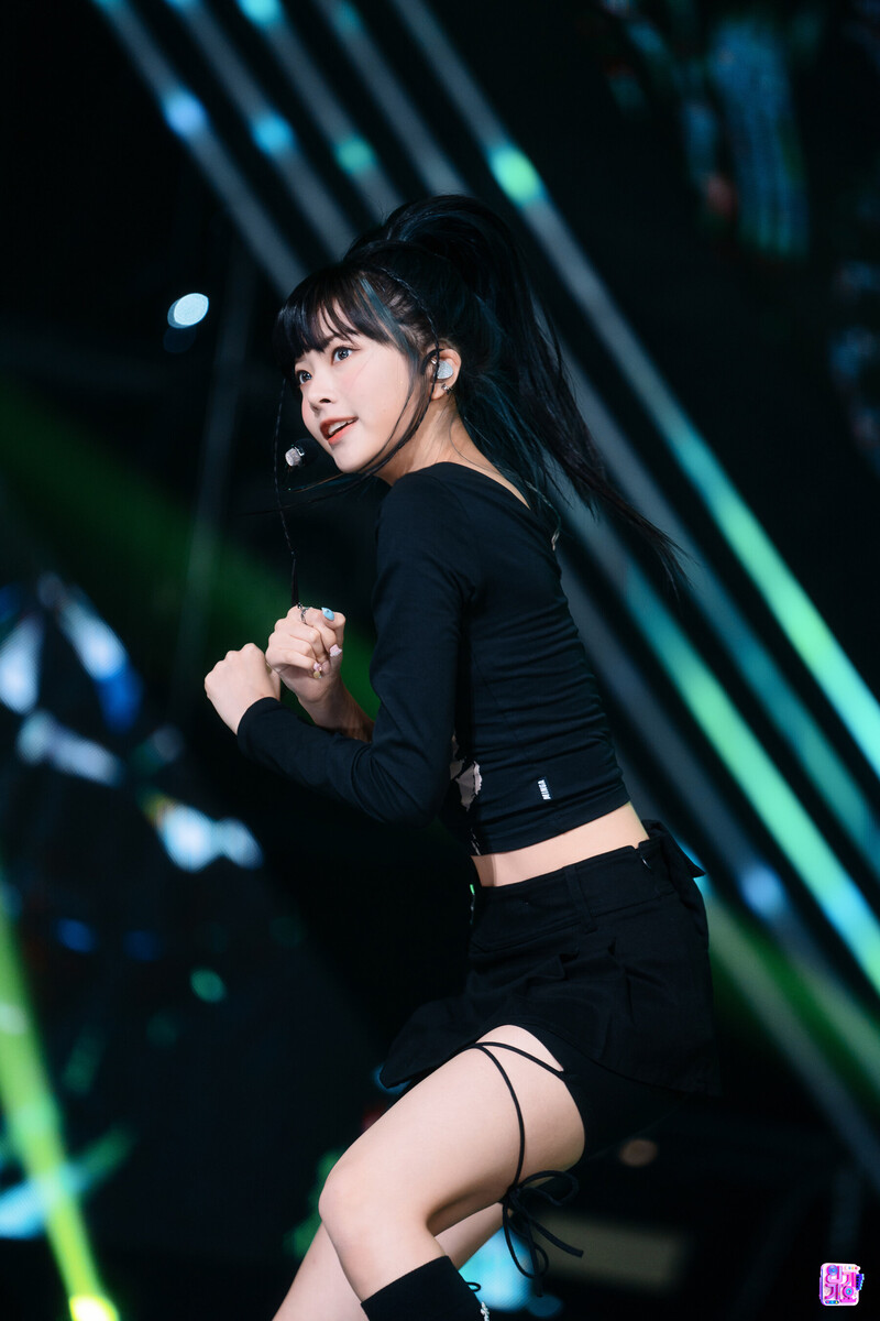 221106 LE SSERAFIM Eunchae - 'ANTIFRAGILE' at Inkigayo documents 11