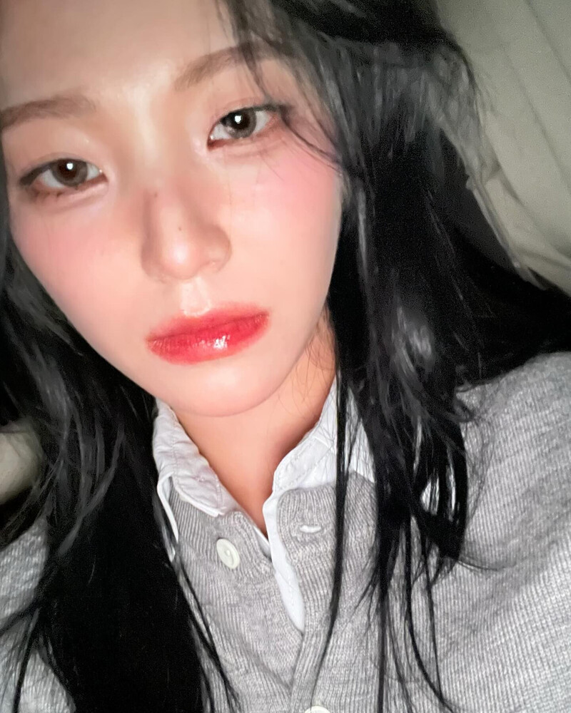 240930 fromis_9 Jiheon Instagram Update documents 3