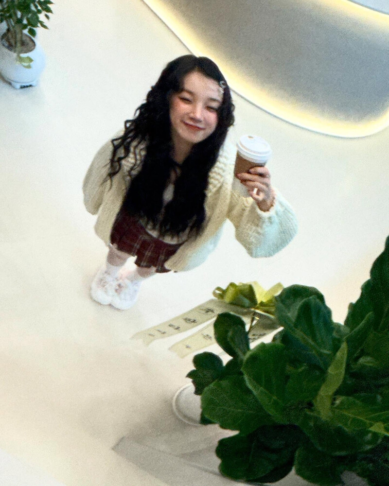 241223 - YUQI Instagram Update documents 2