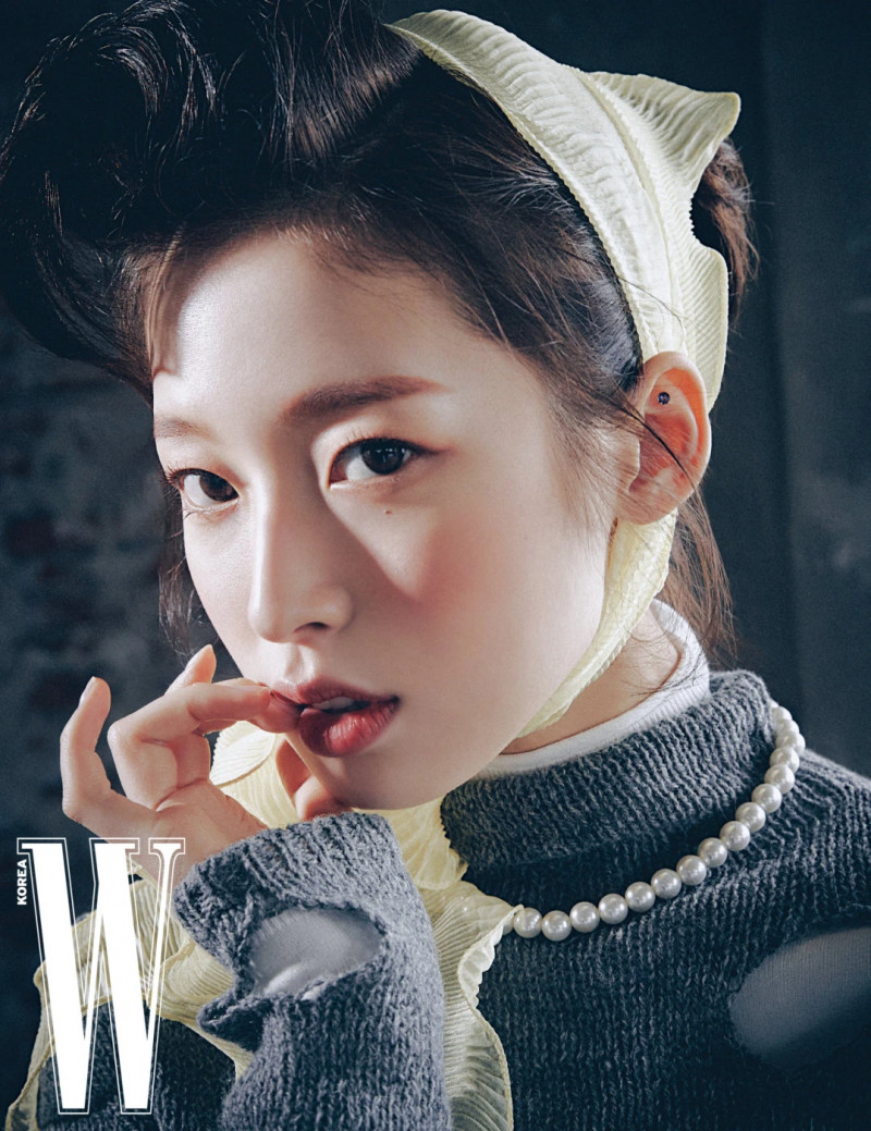 OH MY GIRL for W Korea April 2021 Issue documents 8