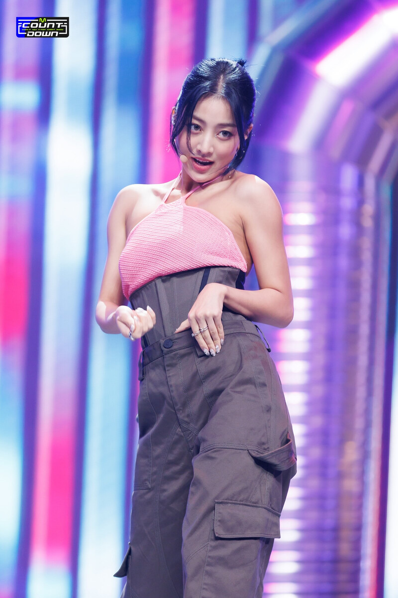 230824 TWICE Jihyo - 'Killin' Me Good' at M COUNTDOWN documents 21