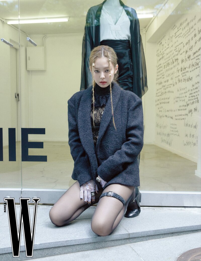 BLACKPINK Jennie for Chanel x W Korea July 2022 Issue documents 11