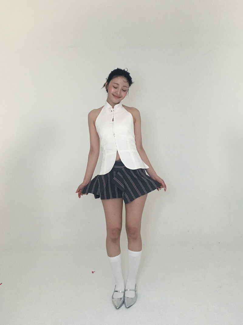 Genie Behind the scenes for YVES - I_Did album photoshoot documents 9