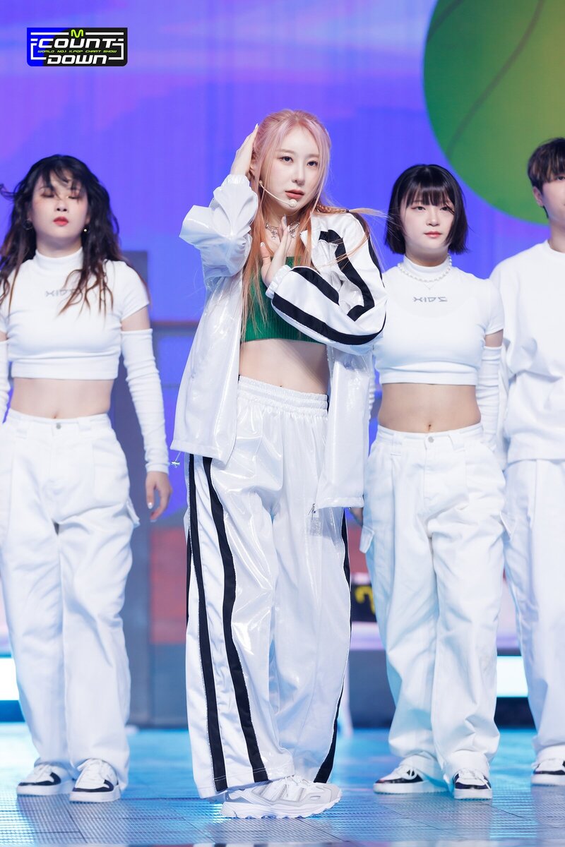 230413 LEE CHAE YEON - 'KNOCK' at M COUNTDOWN documents 15