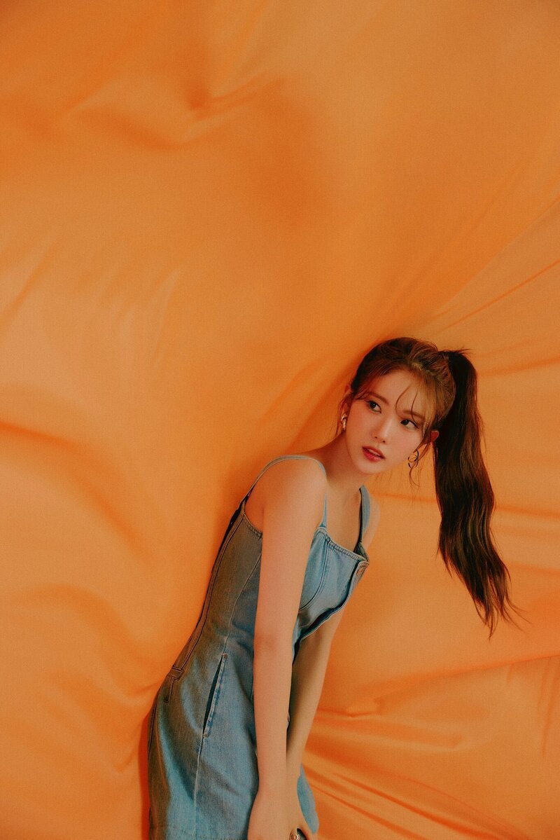 WJSN Luda for Universe 'Feel the Breeze' Photoshoot 2022 documents 4