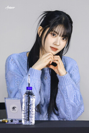 241228 izna Koko at Ktown4u Fansign