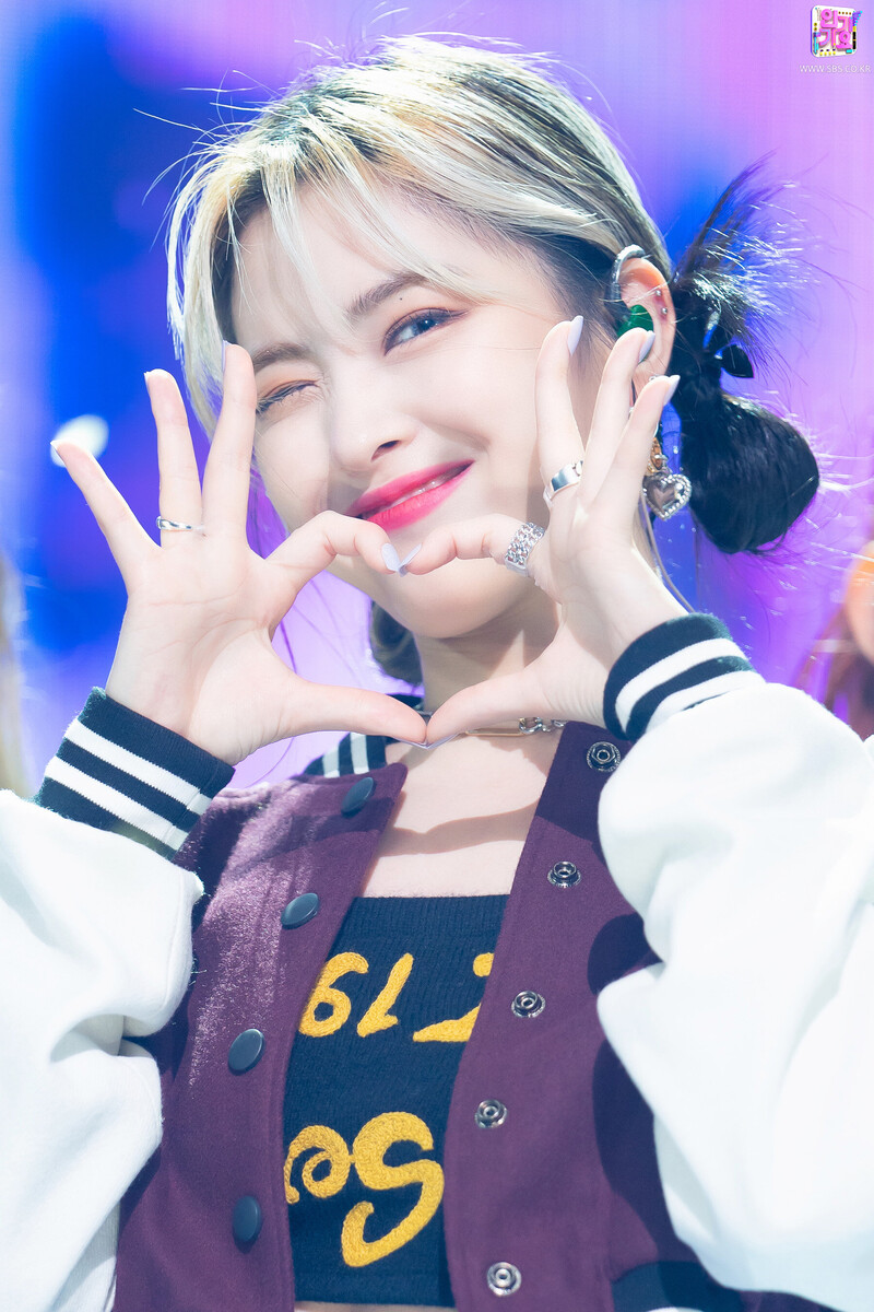 211010 ITZY - 'LOCO' at Inkigayo documents 10