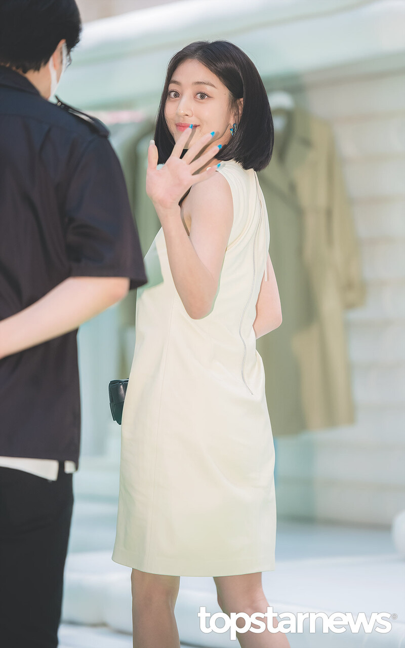 220623 TWICE Jihyo - Bottega Veneta Pop-up Store Event documents 3