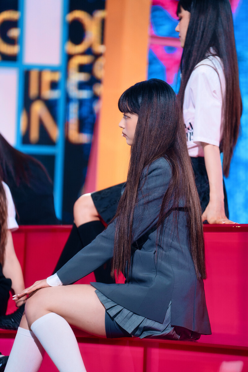 220807 NewJeans Haerin 'Cookie' at Inkigayo documents 26