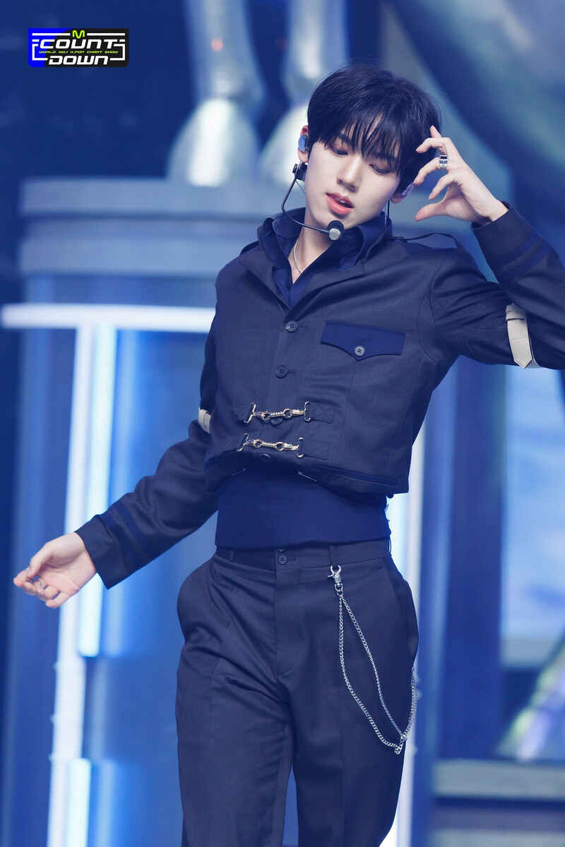 231109 ZEROBASEONE Yu Jin - "Crush" and "Melting Point" at M Countdown documents 2