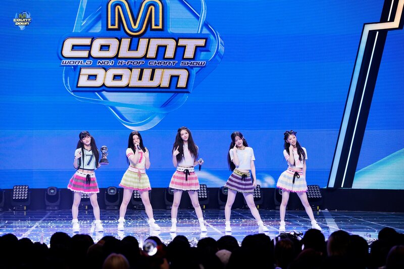 240418 ILLIT - 'Lucky Girl Syndrome' at M Countdown + Encore documents 24