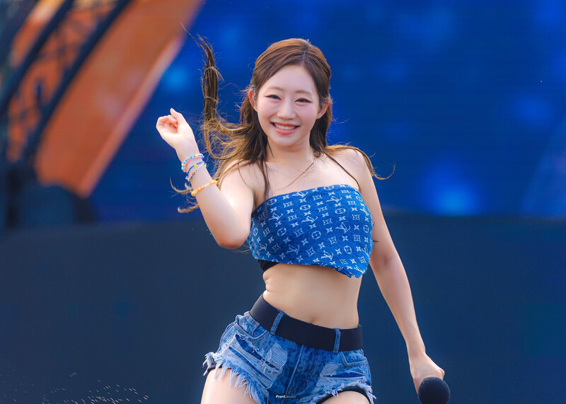 240817 KISS OF LIFE Julie - Waterbomb Festival in Sokcho documents 3