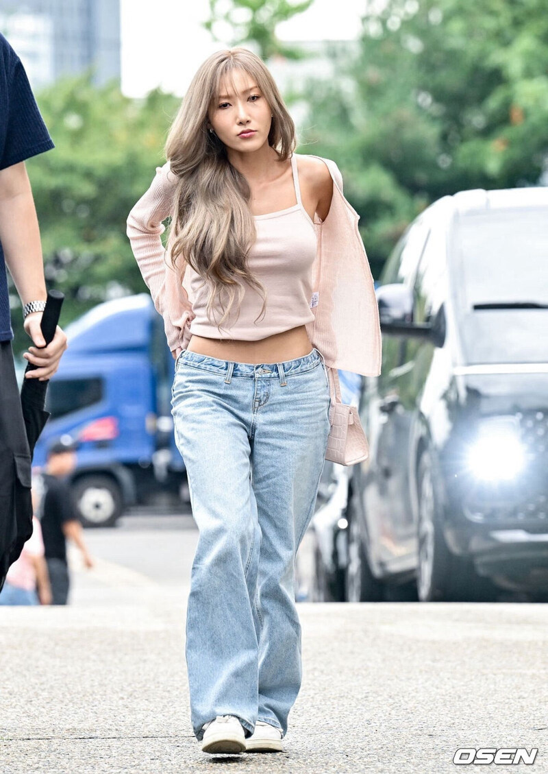 240919 HWASA – Music Bank Commute documents 2