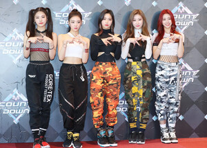  190214 ITZY Photo time at M Countdown