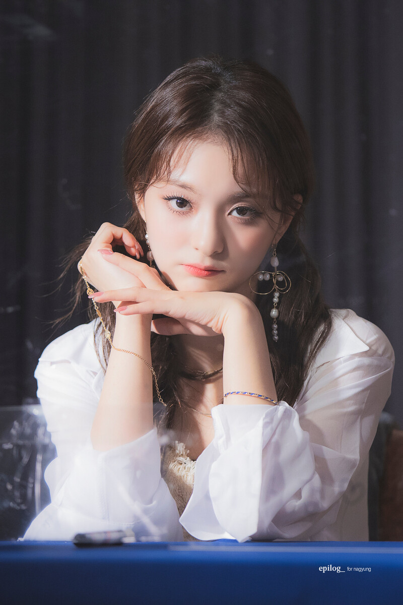 210522 fromis_9 Nagyung documents 10