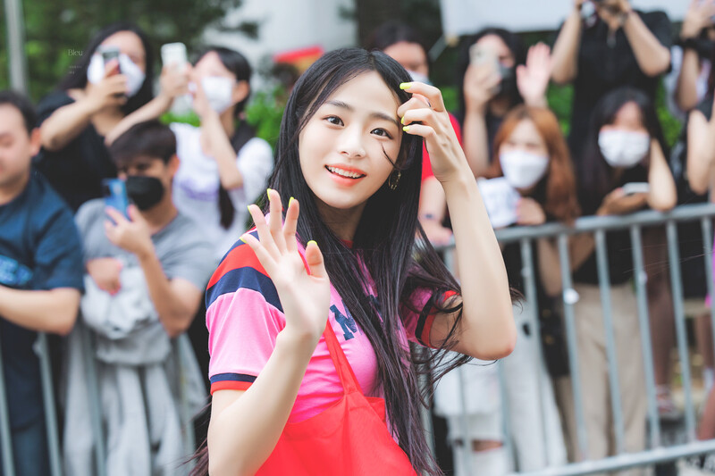 220805 NewJeans Minji - Music Bank Commute documents 1