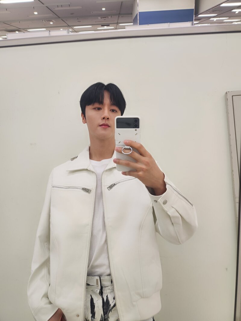 240414 - SF9 Twitter Update - Youngbin documents 2