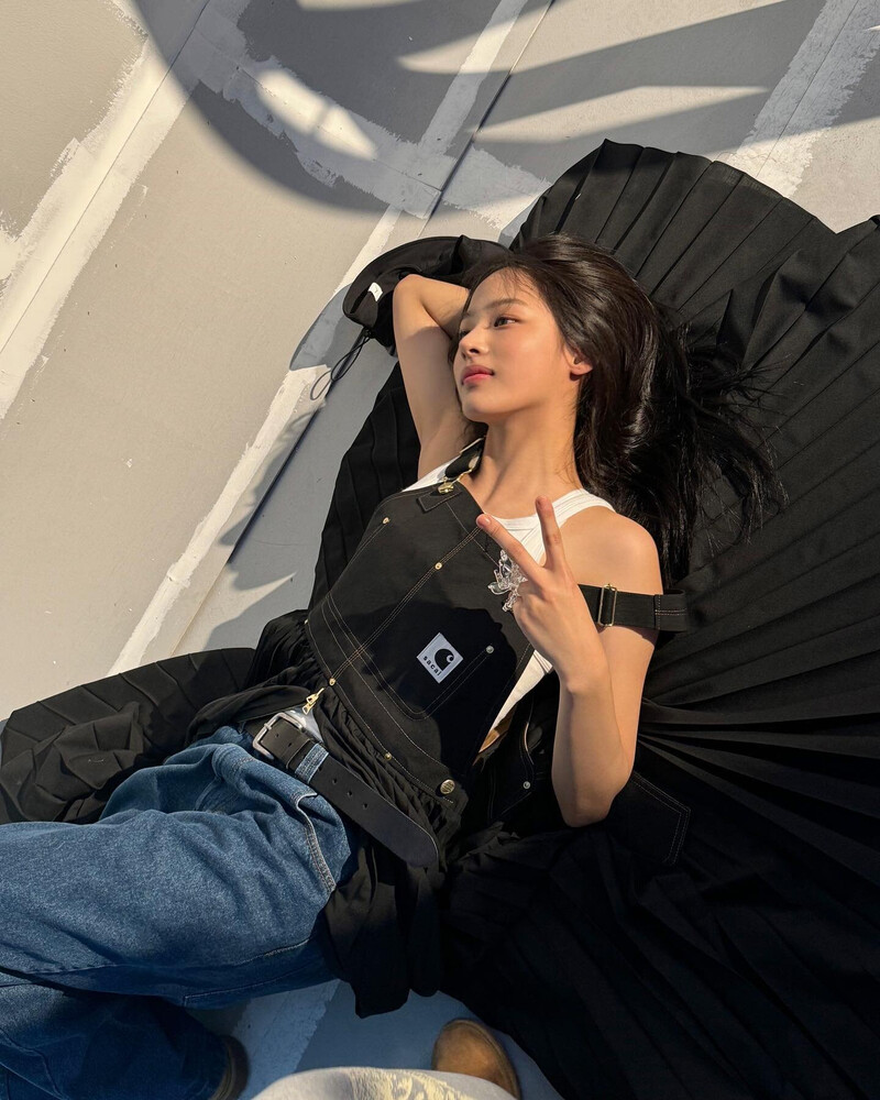 240710 NewJeans Minji Instagram Update documents 5