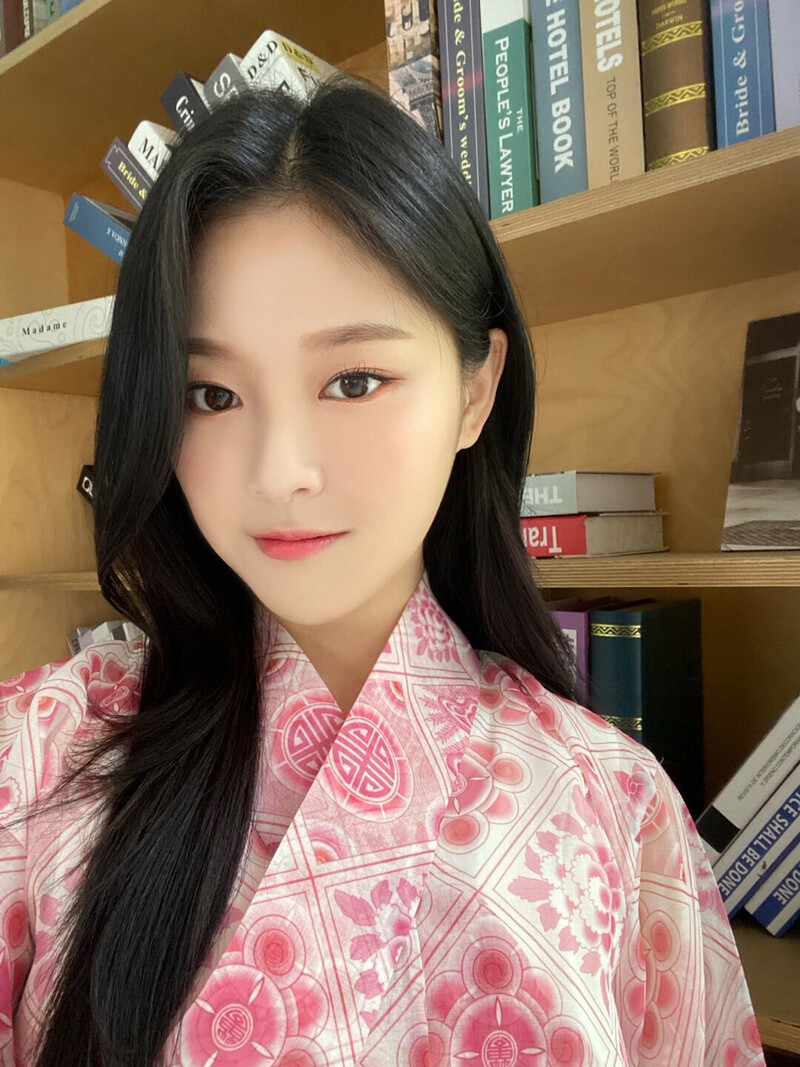 210531 hyunjin twitter update documents 3