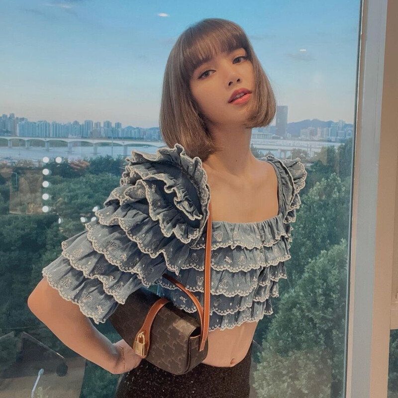 210923 LISA Instagram Update documents 3