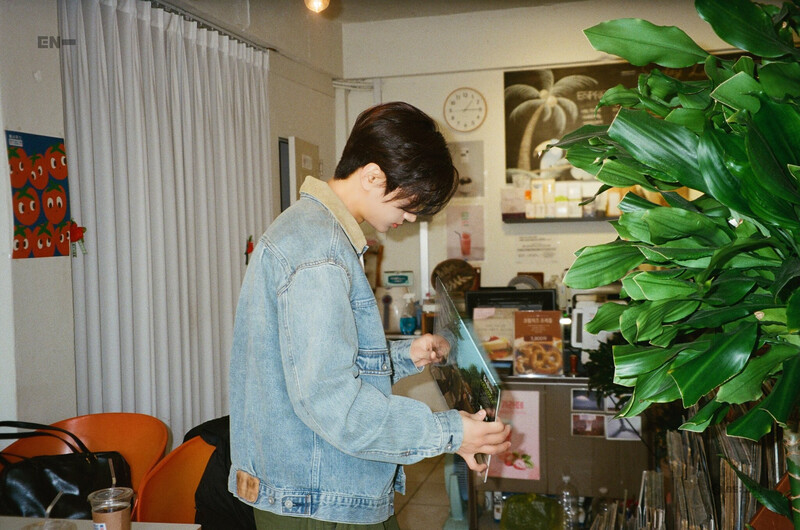 ENHYPEN <ROMANCE : UNTOLD> BEHIND PHOTO (FILM VER.) - JAY documents 6