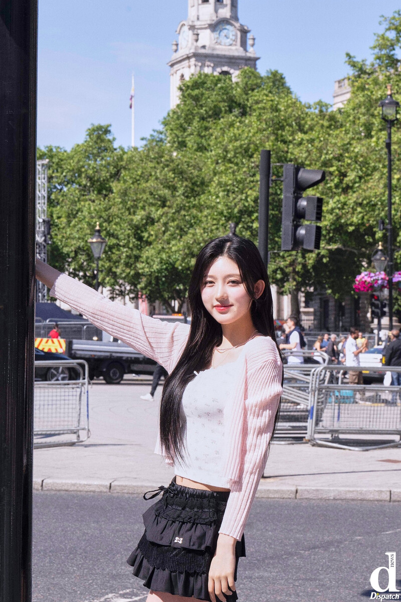 IVE's Gaeul & Leeseo - [NAVER X DISPATCH] Dicon Photoshoot in London documents 4