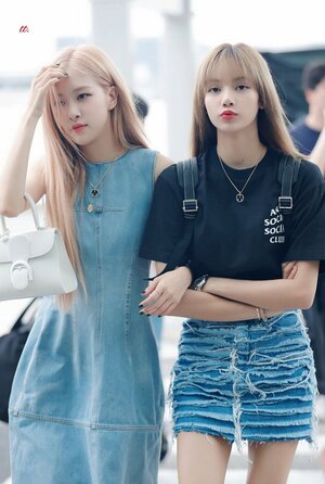190906 ROSÉ and LISA at Incheon International Airport