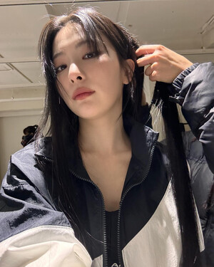 240330 - SEULGI Instagram Update