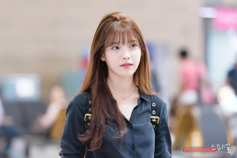 160826 인천공항 출국 아이유 직찍 by 스피넬-22.jpg