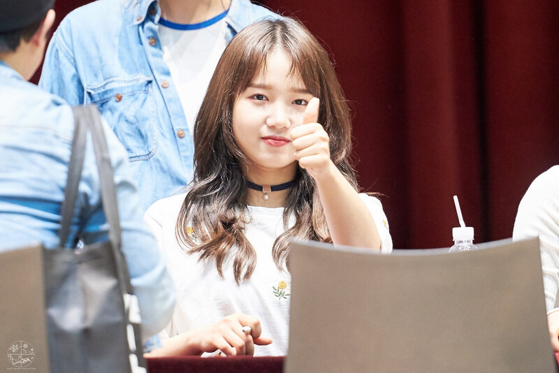 180429 Weki Meki Yoojung at Hongdae 'Lucky' Fansign documents 1