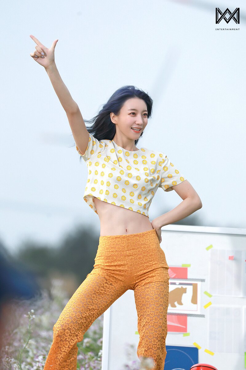 210607 WM Naver Post - OH MY GIRL's 'Dun Dun Dance' MV Behind documents 2